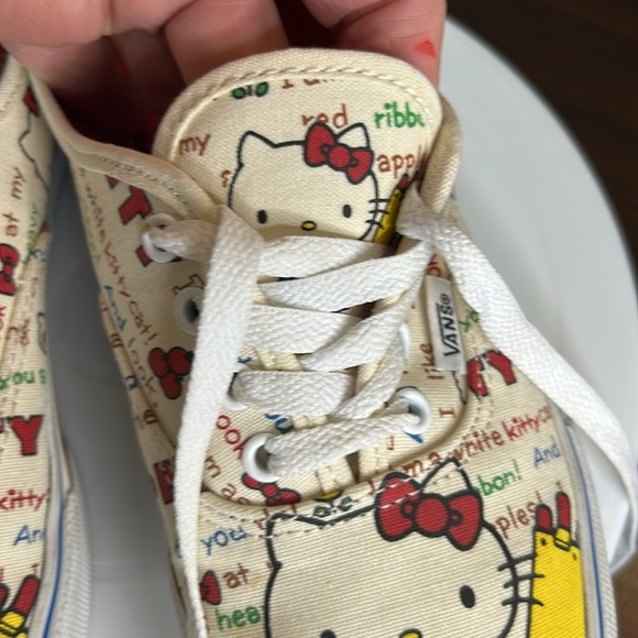 Vans X Hello Kitty Limited Edition 2014 Low Top Kids Sneakers size 4 - Picture 14 of 16